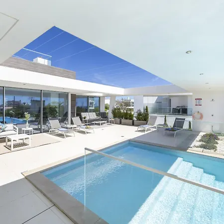 Coolhouses Algarve Lagos, Camilo