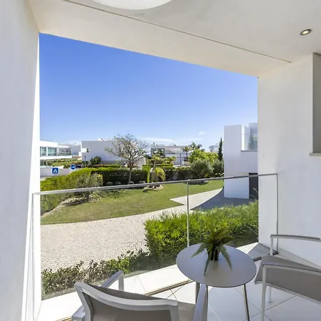 Coolhouses Algarve Lagos, Camilo Λάγος