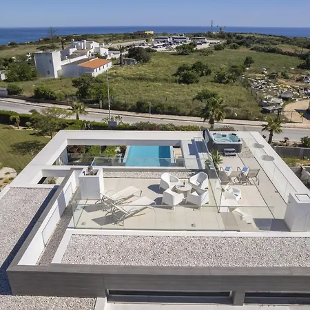 Coolhouses Algarve Lagos, Camilo Villa